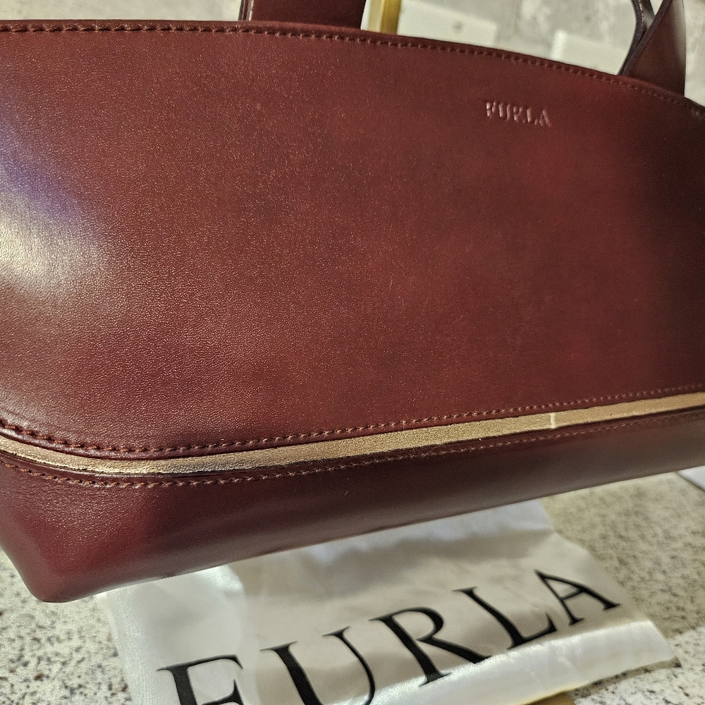 FURLA - NWOT SLEEK Deep Burgundy Leather Handbag With Branded Dust Bag - Picture 7 of 17